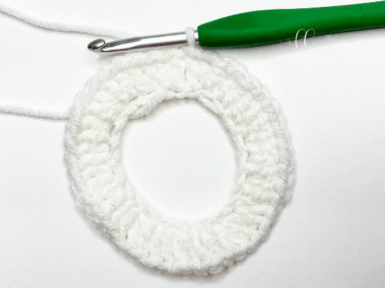 messy bun beanie free crochet pattern