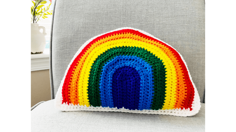 rainbow pillow free crochet pattern